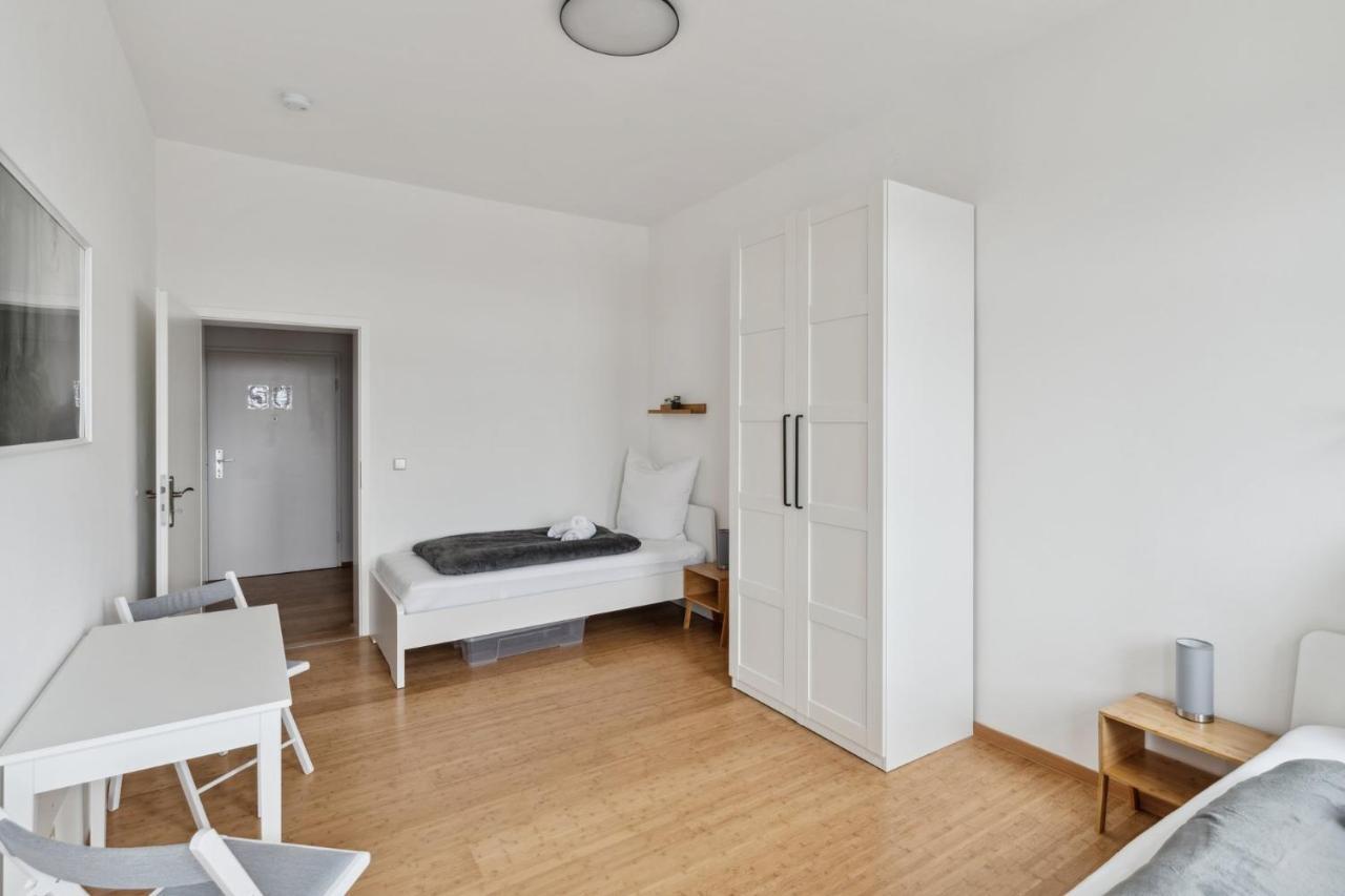 Apartment Fuer 13 Gaeste, 5 Schlafzimmer, 2 Baeder, 2 Loggia'S, Leipzig Zentrum Ost Zewnętrze zdjęcie