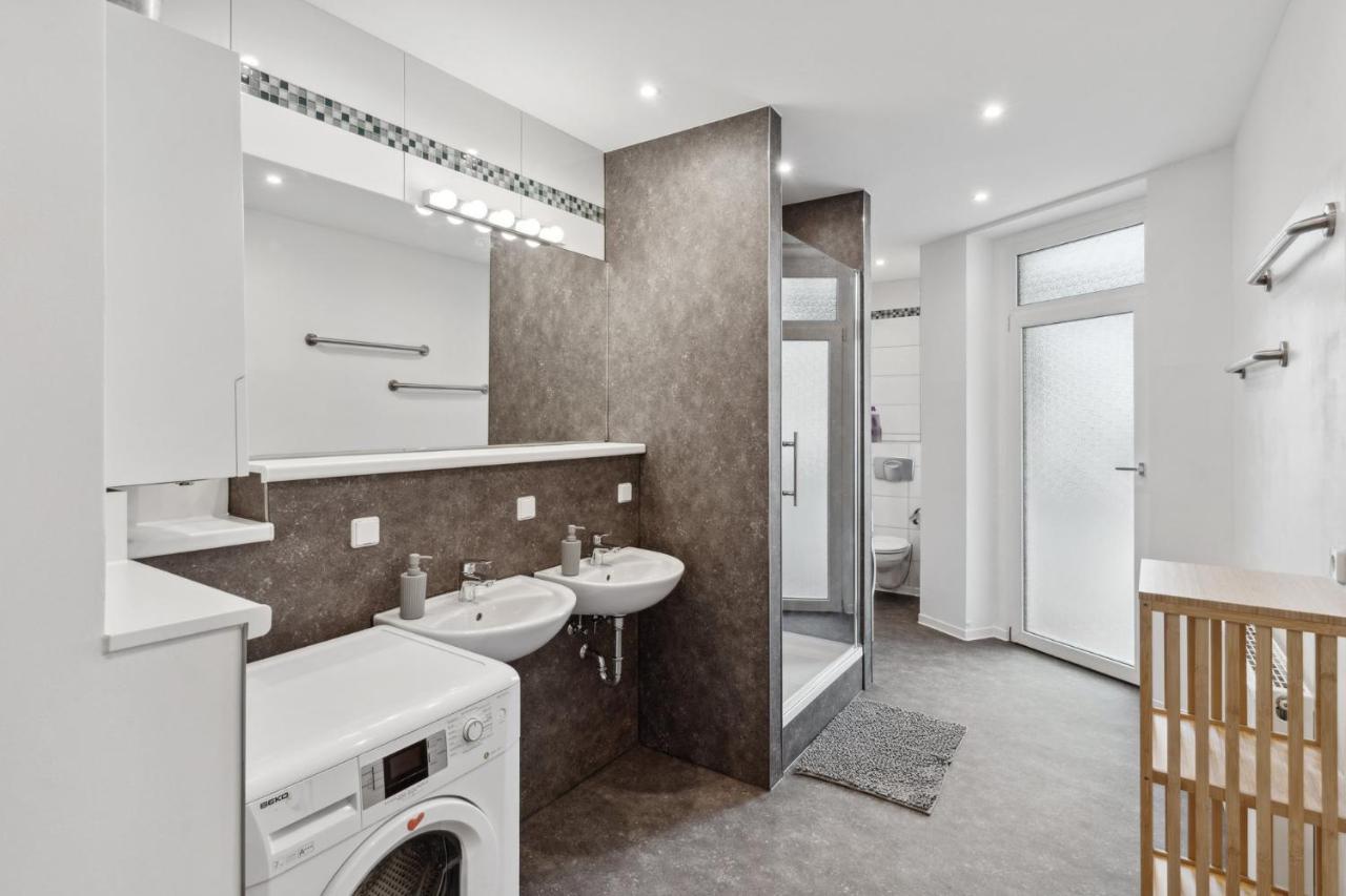 Apartment Fuer 13 Gaeste, 5 Schlafzimmer, 2 Baeder, 2 Loggia'S, Leipzig Zentrum Ost Zewnętrze zdjęcie