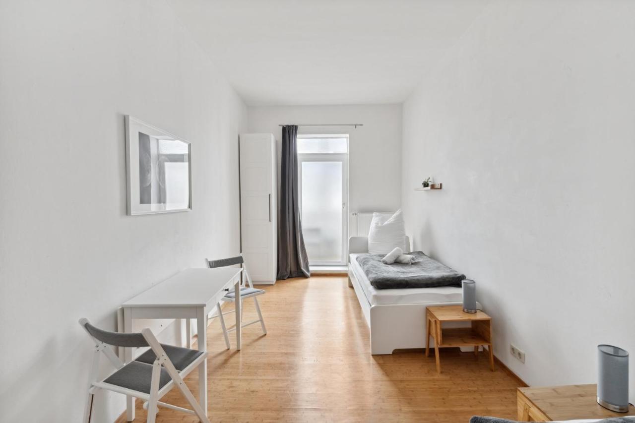 Apartment Fuer 13 Gaeste, 5 Schlafzimmer, 2 Baeder, 2 Loggia'S, Leipzig Zentrum Ost Zewnętrze zdjęcie